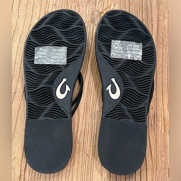 Women’s Olukai Aka, with Tags, Size 8, black, sleek thong sandal - Picture 7 of 8